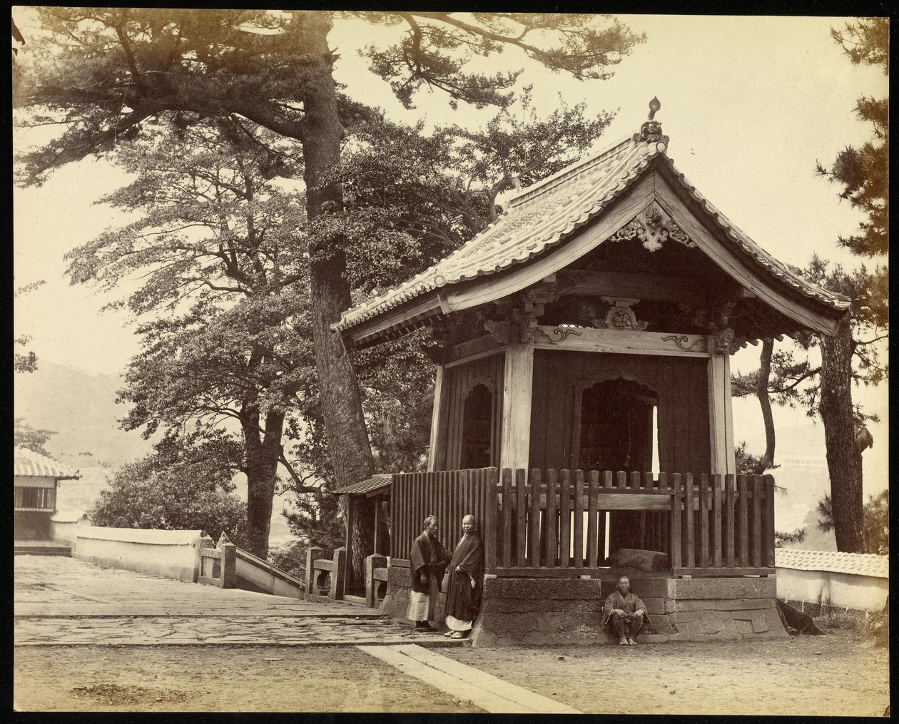 Temple dans la ville de Nagasaki - Felice Beato