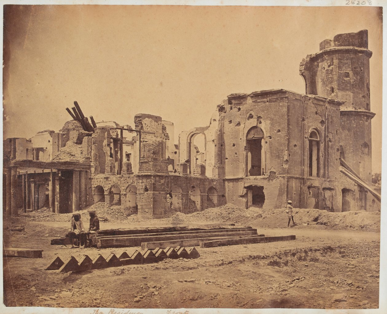 La façade de la Résidence, Lucknow, 1858 - Felice Beato