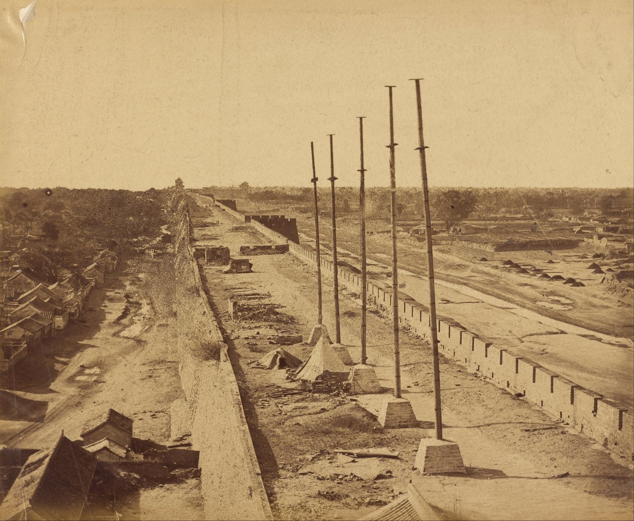 Sommet du mur de la porte d