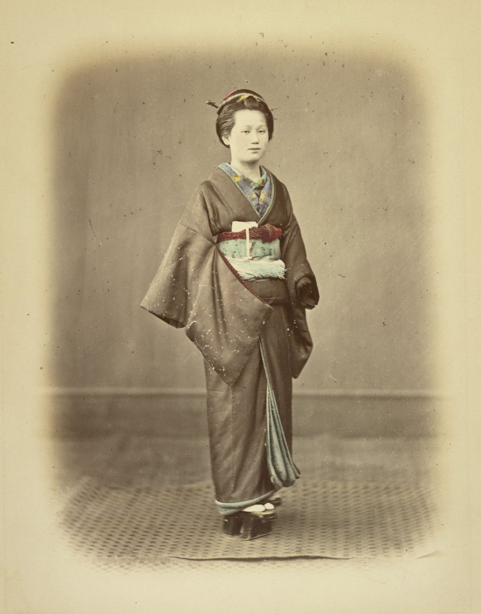 Femme en costume traditionnel - Felice Beato
