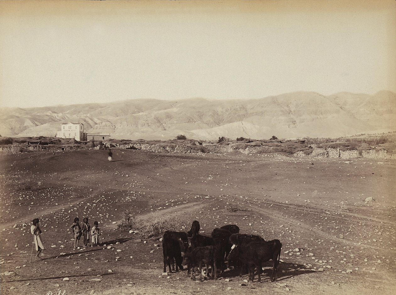 Une zone rocheuse avec des enfants et des animaux en pâturage, en Égypte - Félix Bonfils