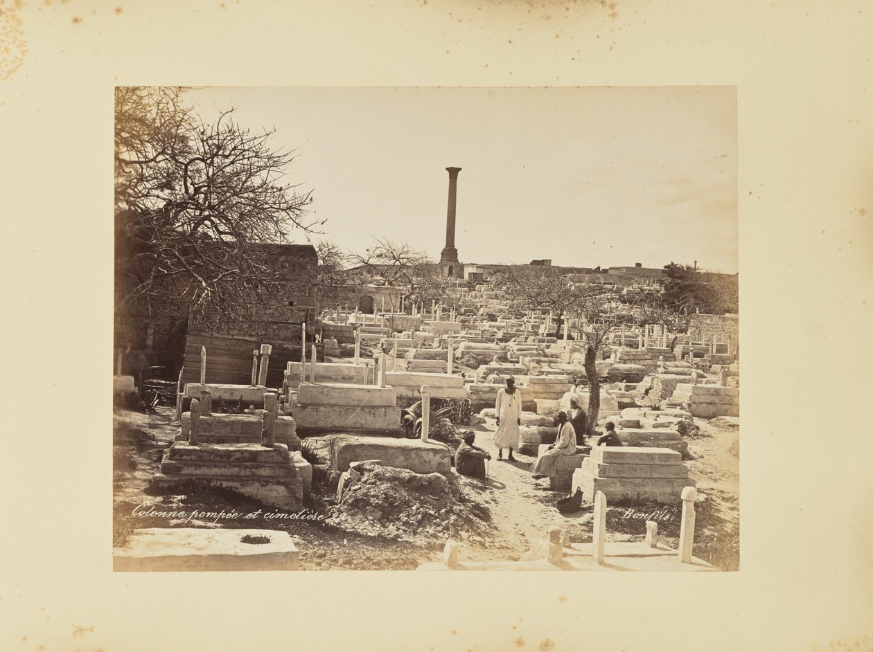 Colonne de Pompée et cimetière - Félix Bonfils