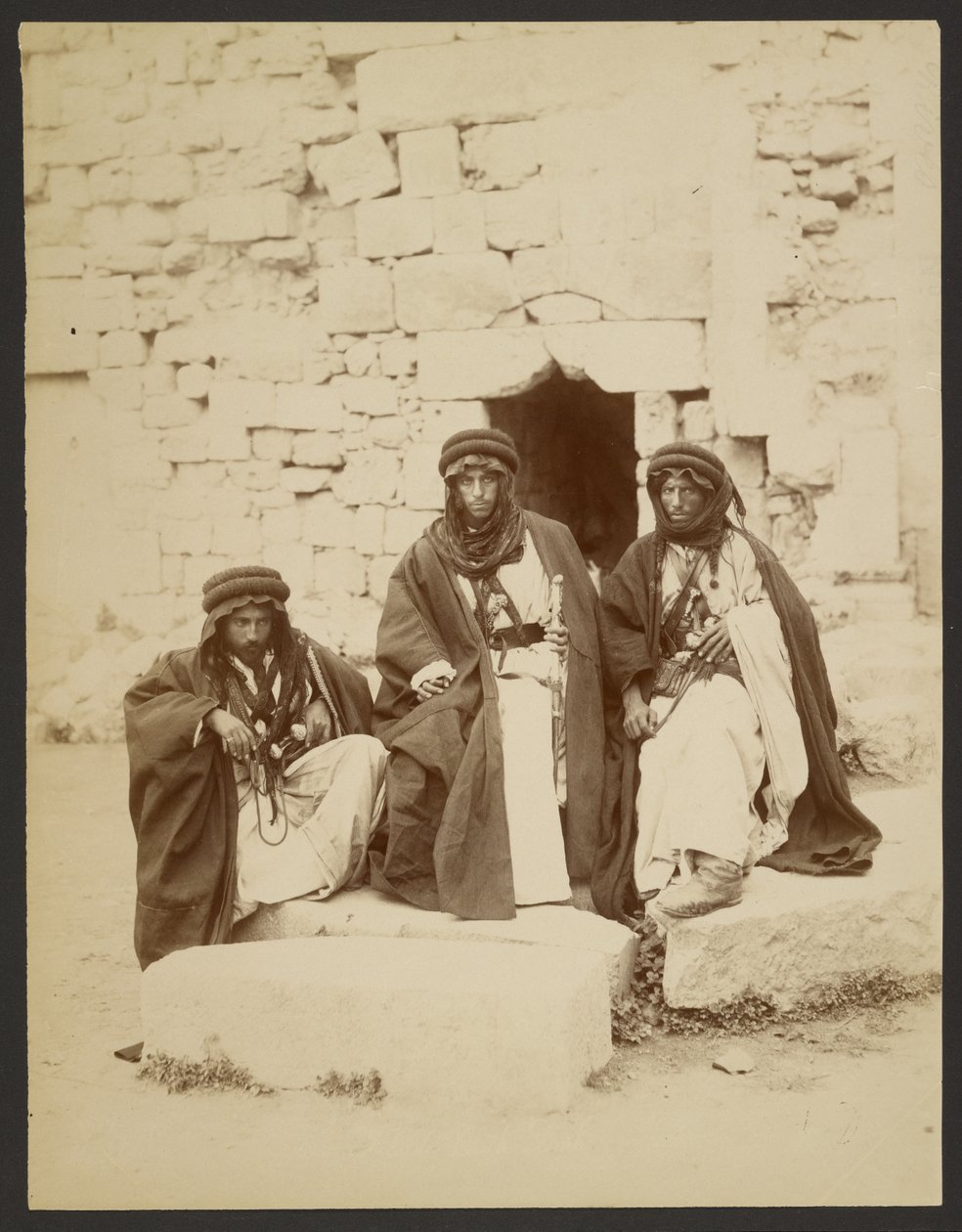 Groupe de trois cheikhs bédouins - Félix Bonfils