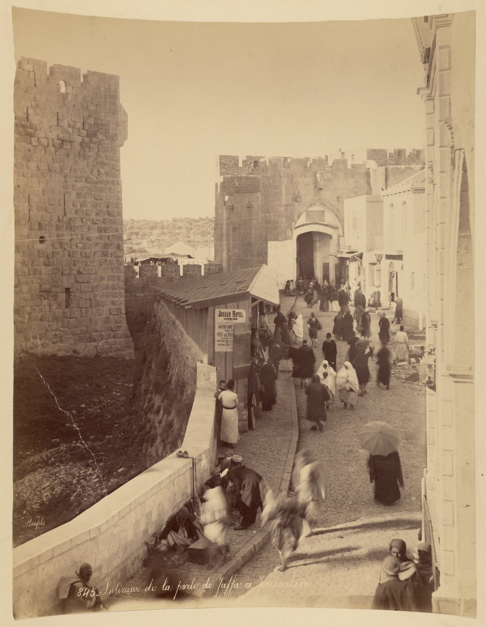Intérieur de la porte de Jaffa à Jerusalem - Félix Bonfils
