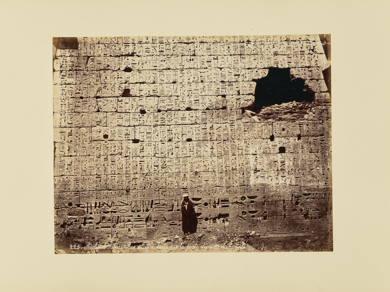 Medinet-Abou - Bas relief á [sic] droite sur la porte du grand Temple - Félix Bonfils