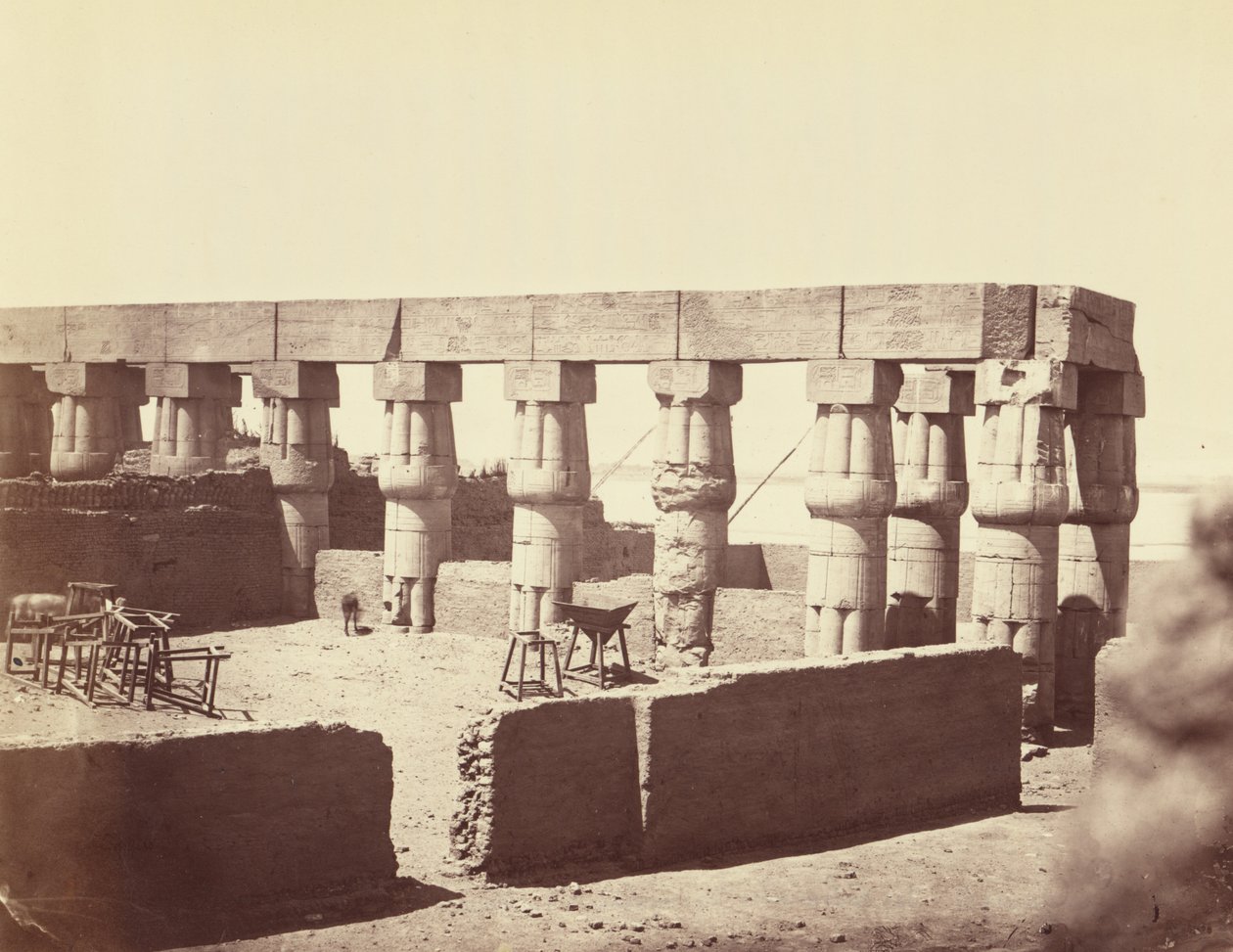 Temple de Louksour. Vue generale des colonnades du milieu [Thebes] - Félix Bonfils