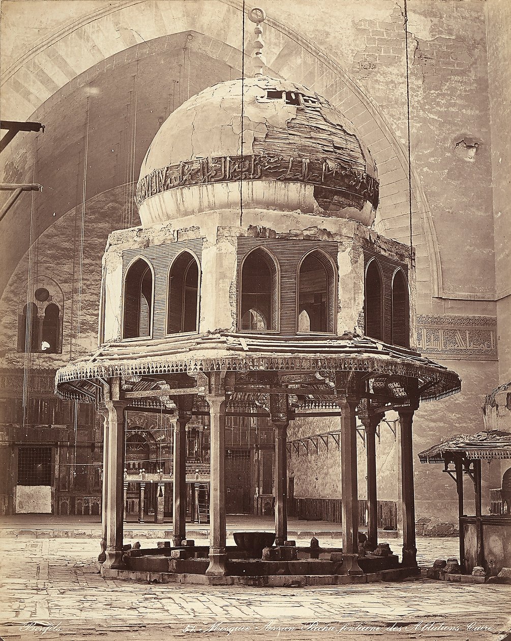 La fontaine des ablutions, dans la mosquée du Sultan Hassan, au Caire, Égypte - Félix Bonfils