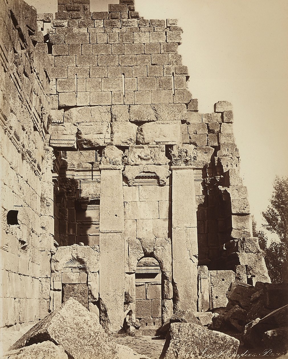 Les propylées du Temple de Jupiter ou du Temple du Soleil, dans la zone archéologique d