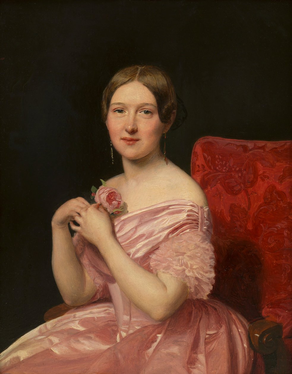 Jeune femme en robe d