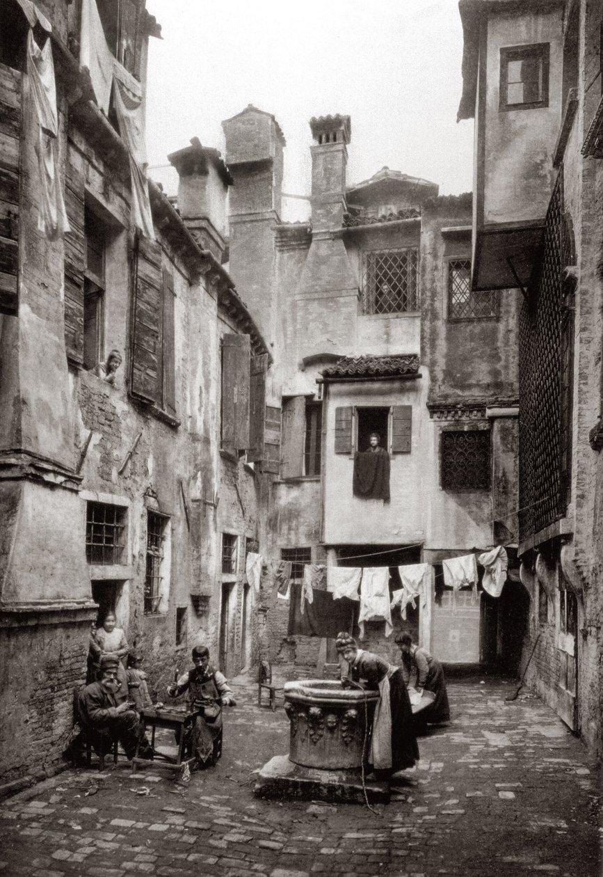 Une cour entourée de bâtiments à Venise, vers 1880 - Ferdinando Ongania
