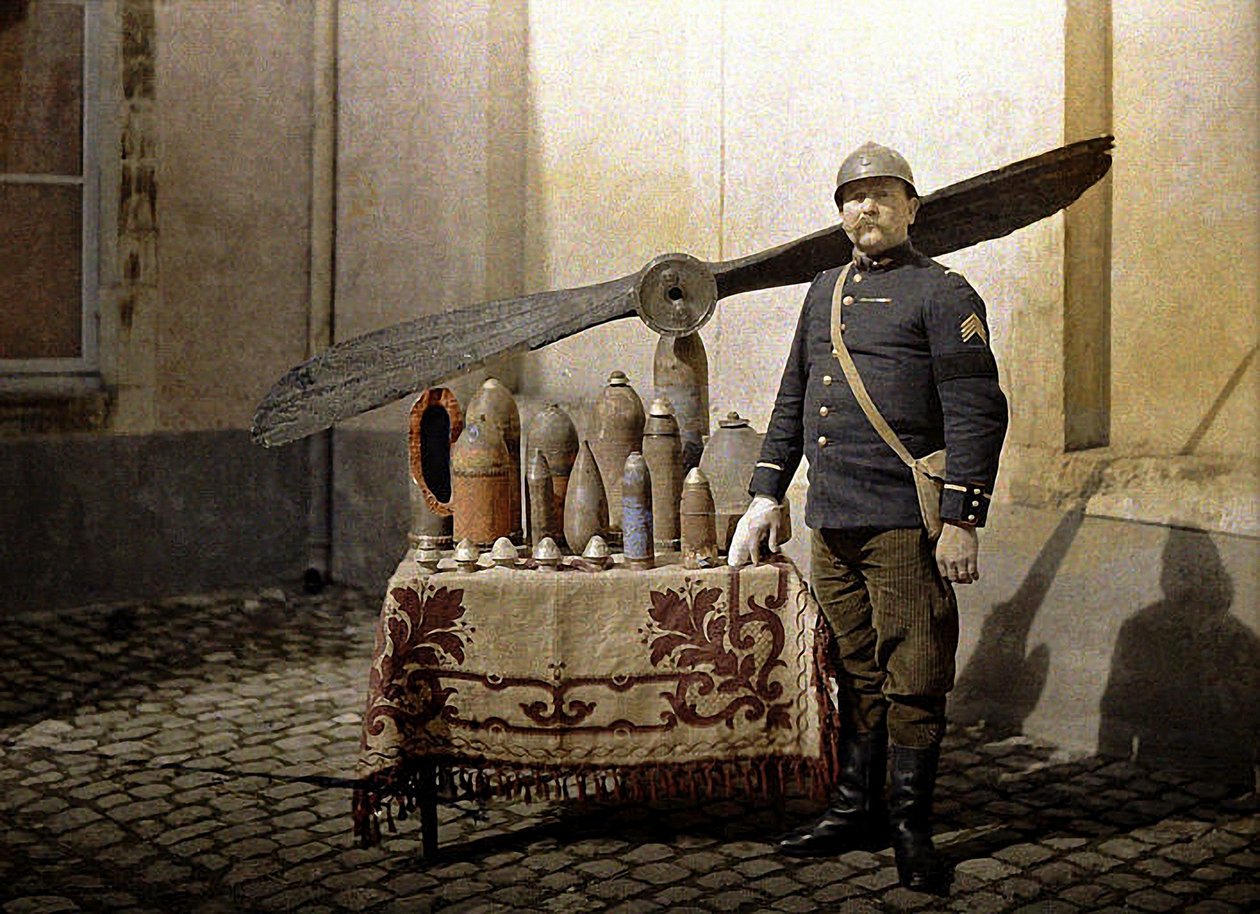 Un soldat français à côté d