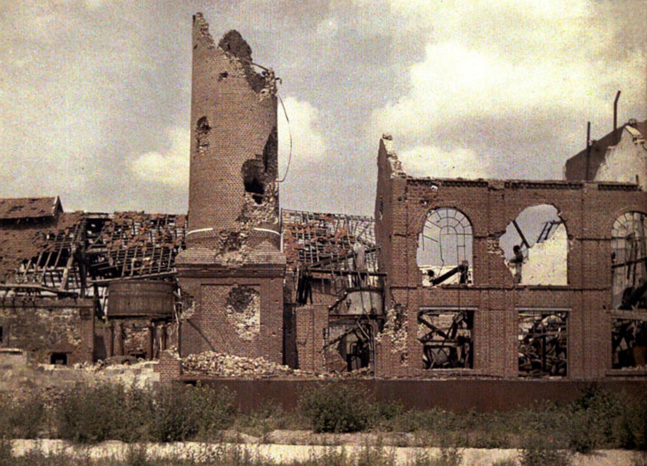 La distillerie détruite après la retraite des Allemands, Bucy-le-Long, Aisne, France, 1917 - Fernand Cuville