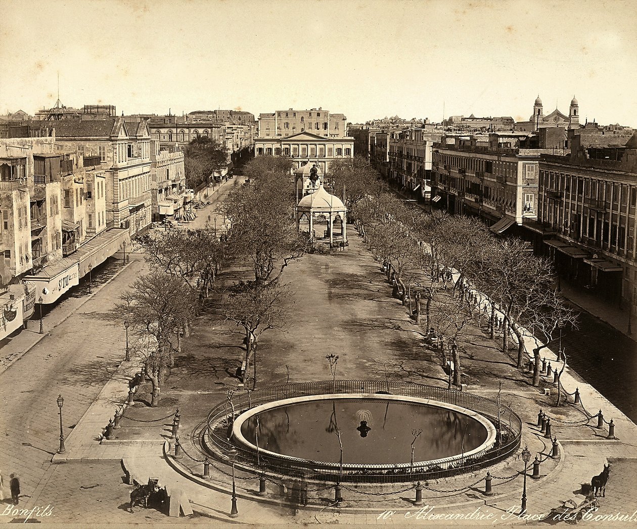 Alexandrie, Égypte: Place des Consuls, avec une grande fontaine ronde - Félix Bonfils