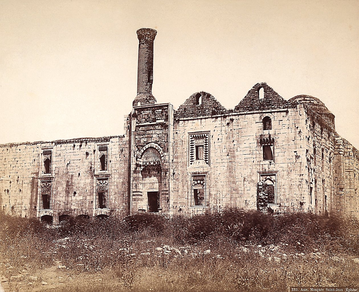 La basilique de Saint-Jean, transformée en mosquée en 1330, à Éphèse, Turquie - Félix Bonfils