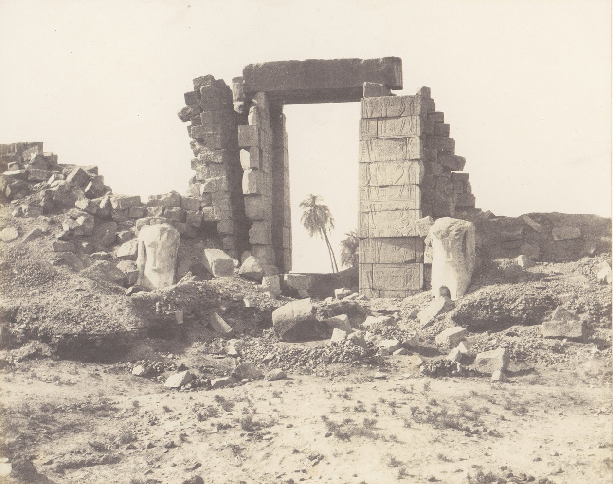 Karnak Thèbes, Premier Pylône - Ruines de la Porte et des Colosses - Félix Teynard
