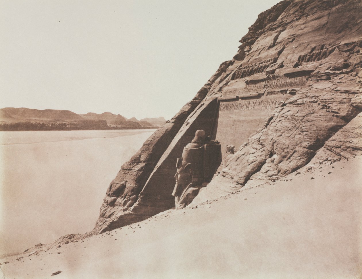 Grand Speos - Vue prise de la pente de sable, Temple de Ramsès II, Abou Simbel, 1851-1852 - Félix Teynard
