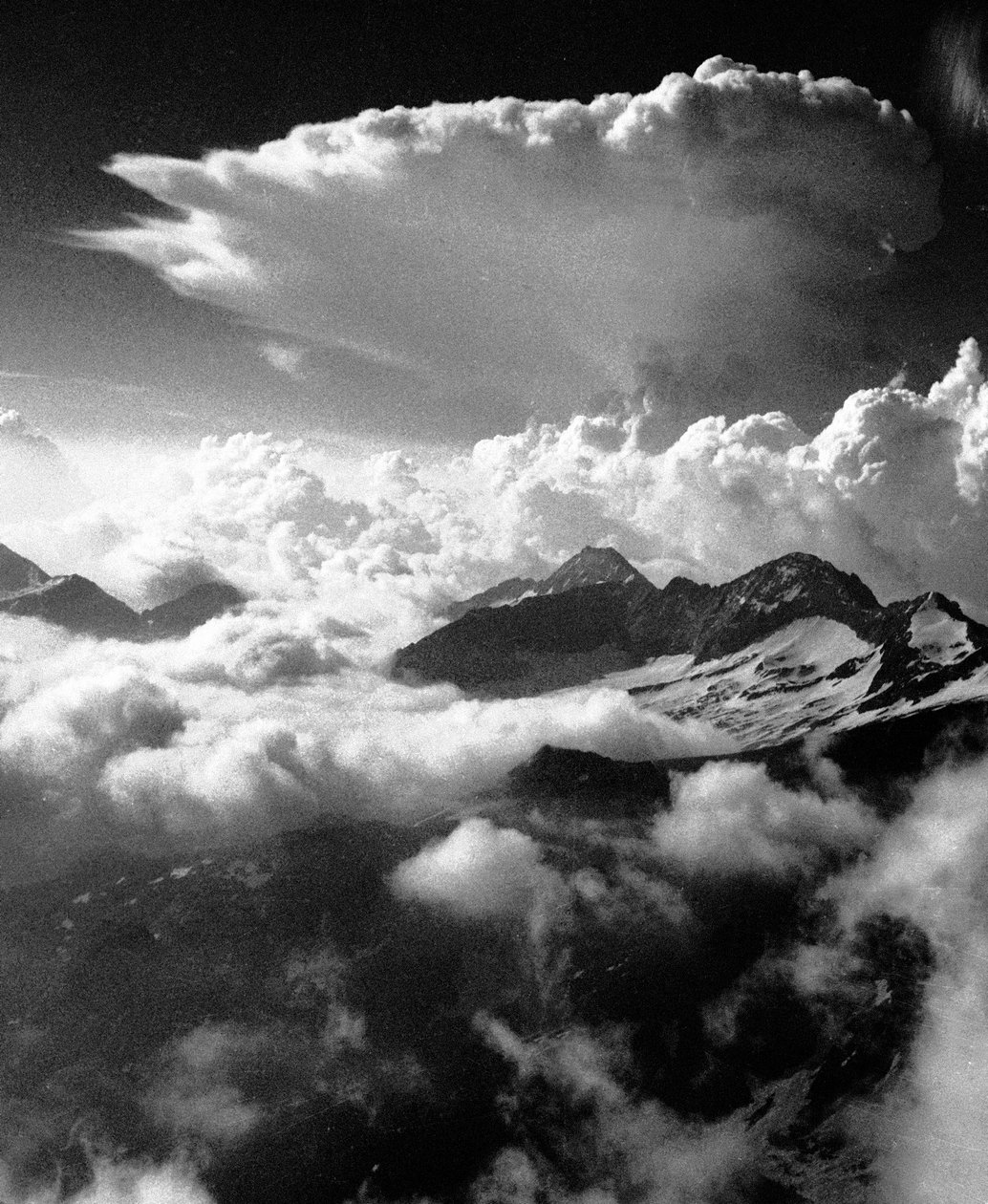 Ascension du Breithorn, sommet du massif du Mont Rose. - Fosco Maraini