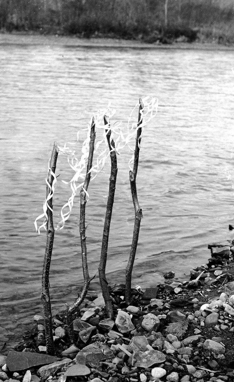 Nibutani : prière aux Kamui sur la rivière Saru - Fosco Maraini