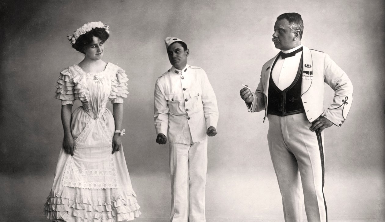 Florence Jameson, Reginald Switz et Alfred Clarke dans une scène de La Lune Bleue, XXe siècle - Foulsham and Banfield