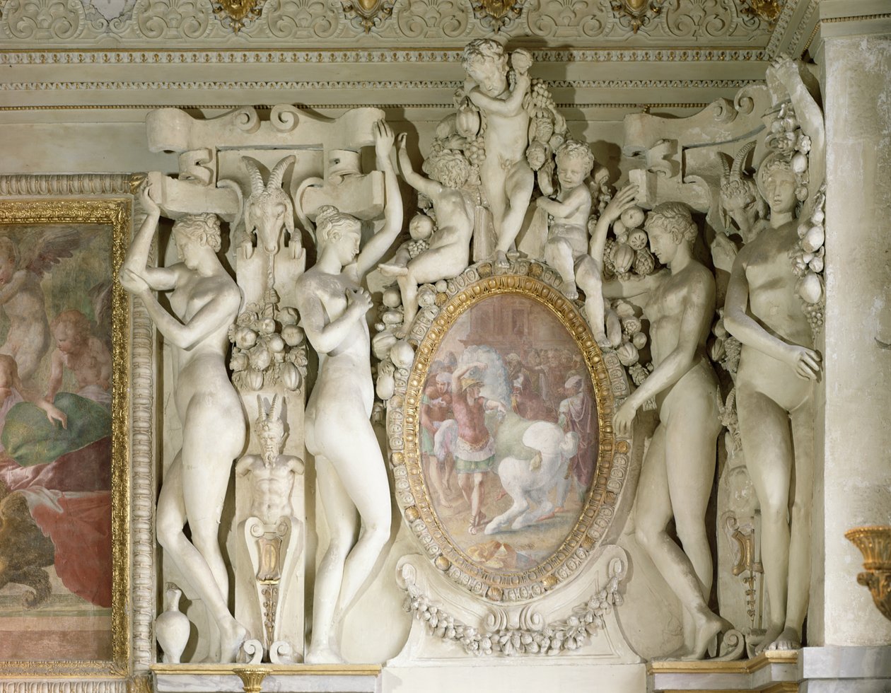 Figures féminines et chérubins entourant une peinture d