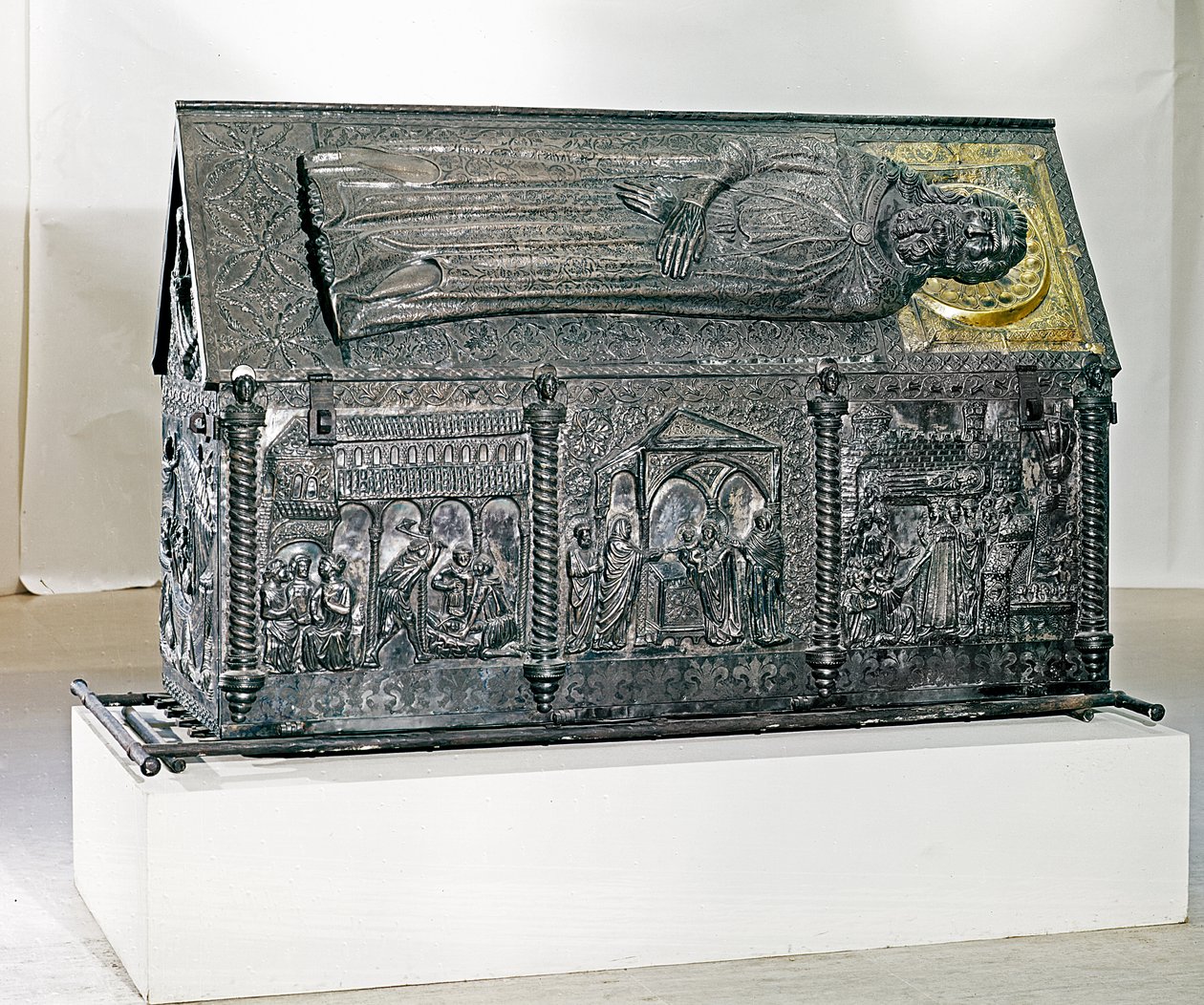 Coffret contenant les restes de Saint Siméon, commandé par Élisabeth, épouse du roi Louis Ier d