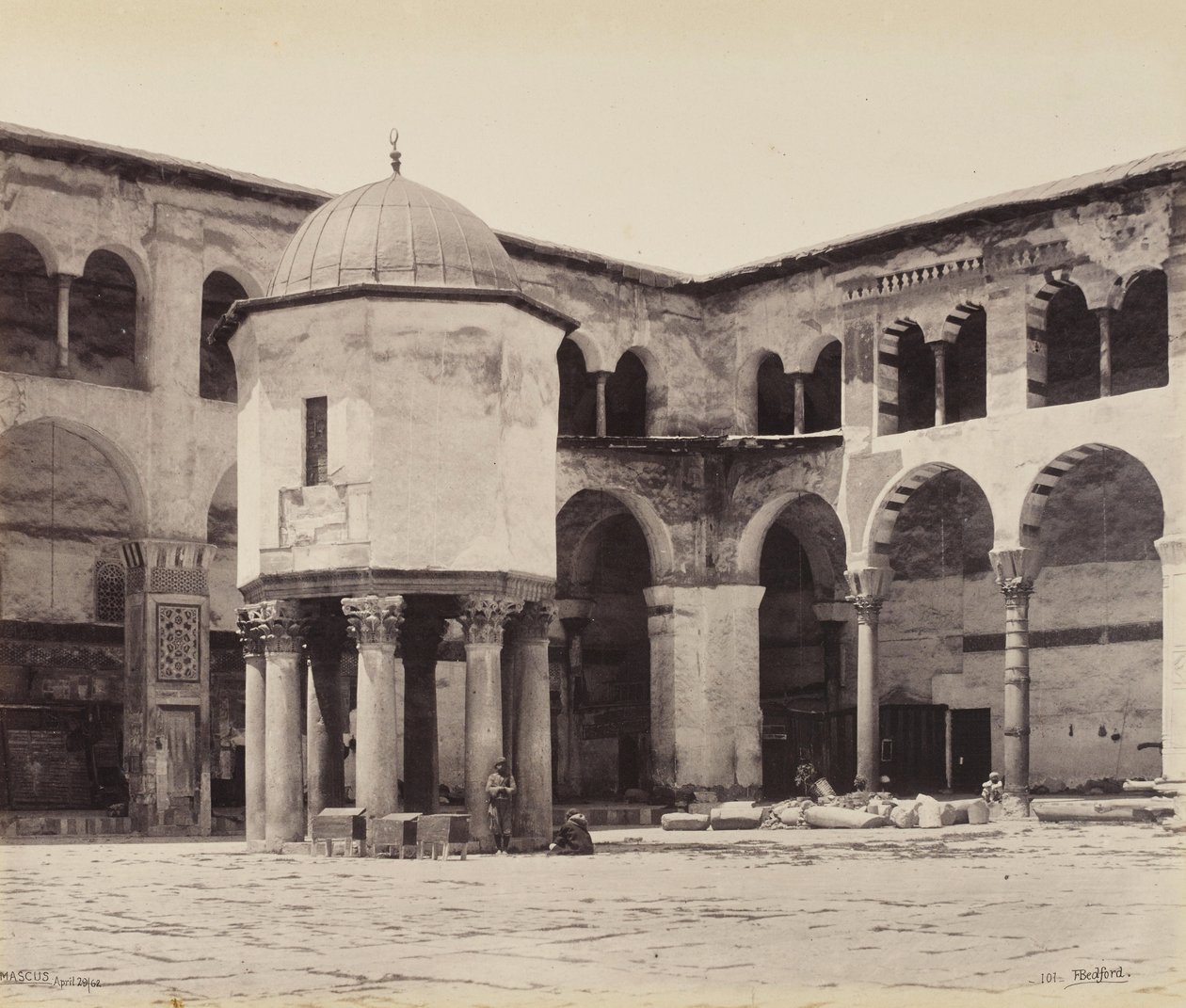 Fontaine dans la cour de la Grande Mosquée (Mosquée des Omeyyades), Damas - Francis Bedford