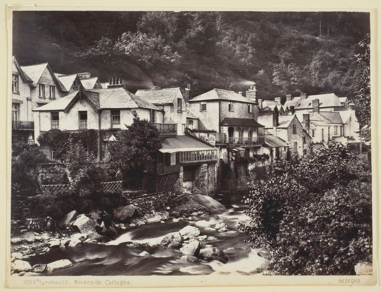 Lynmouth, cottages au bord de la rivière, 1860-94 - Francis Bedford