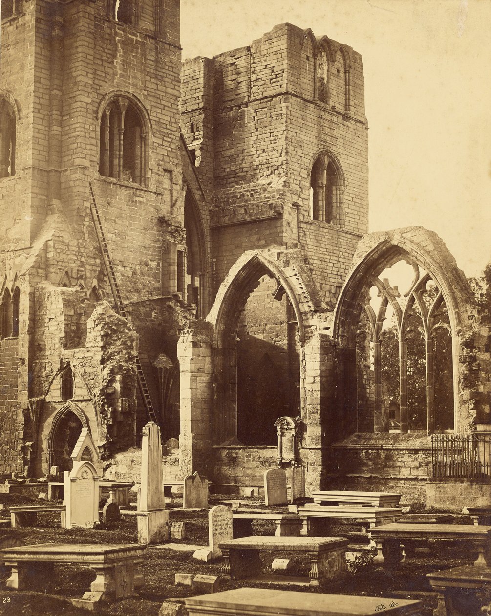 Fenêtres et tours isolées, cathédrale d