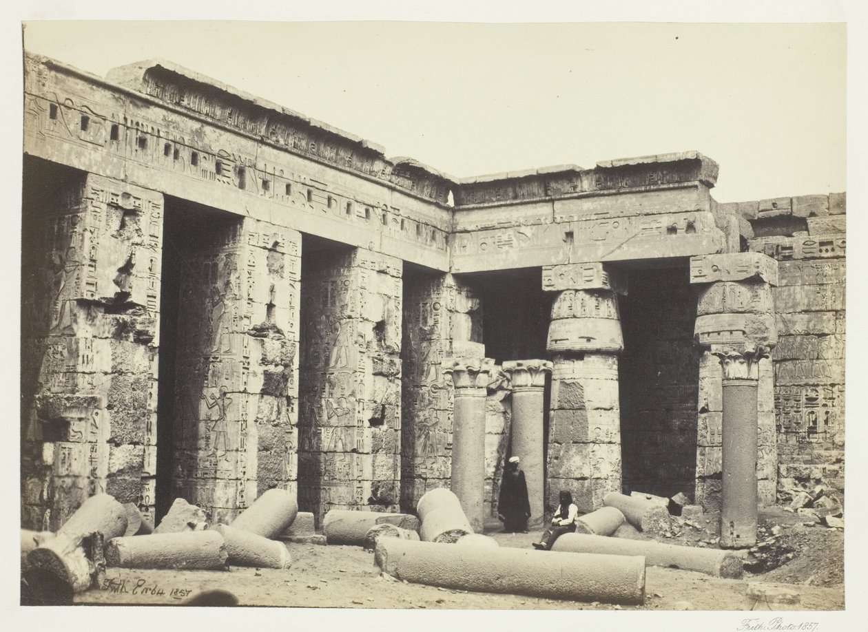 Cour intérieure de Medinet Habbo, Thèbes - Francis Frith