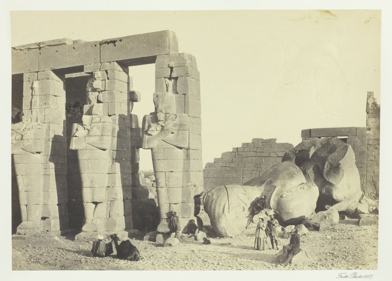 Piliers Osiride et grand colosse tombé, au Memnonium, Thèbes, 1857 - Francis Frith