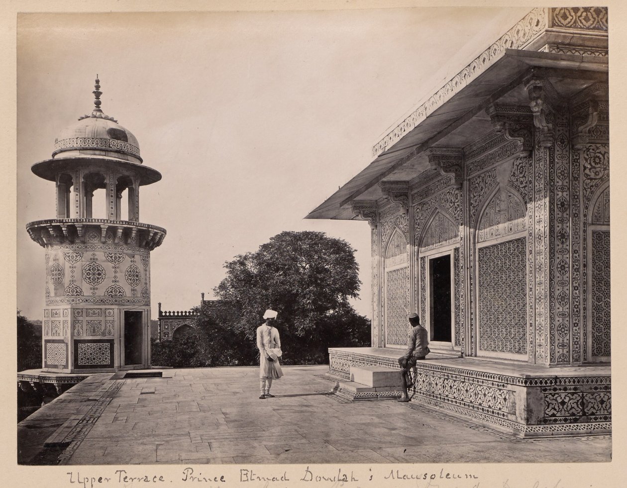 Terrasse supérieure, prince Etmad Dowlah ; mausolée, Agra - Francis Frith