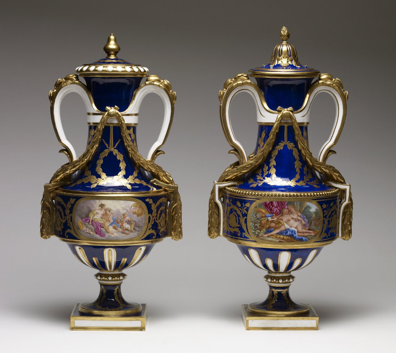 Vases (porcelaine tendre avec peinture et dorure) - François Boucher