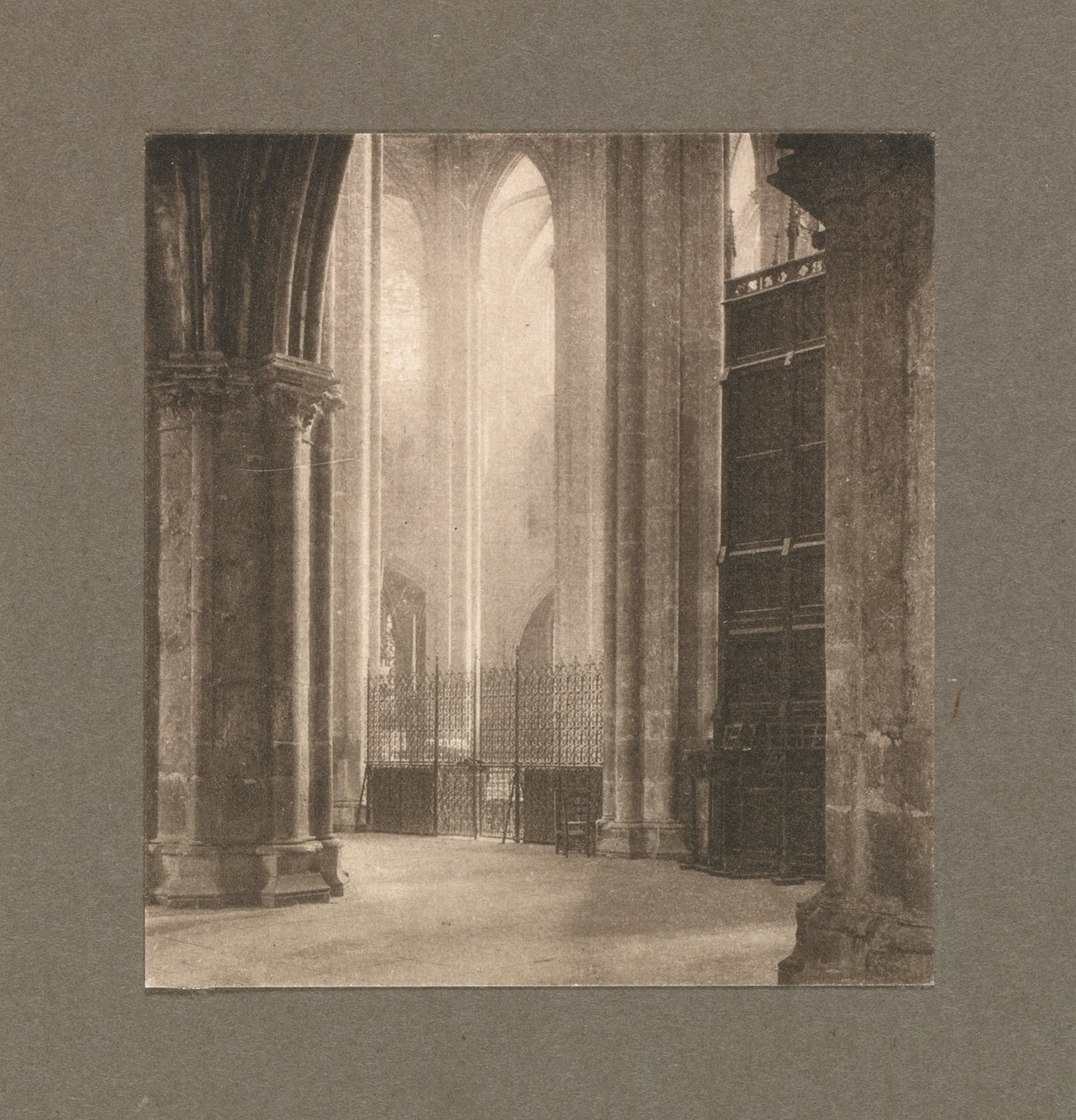 Hauteur et lumière dans la cathédrale de Bourges - Frederick Henry Evans