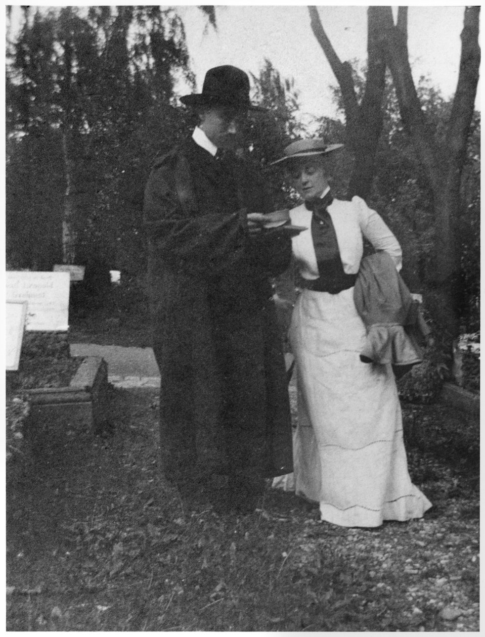 André Gide et Maria van Rysselberghe, Weimar, Allemagne, 1903 - French Photographer