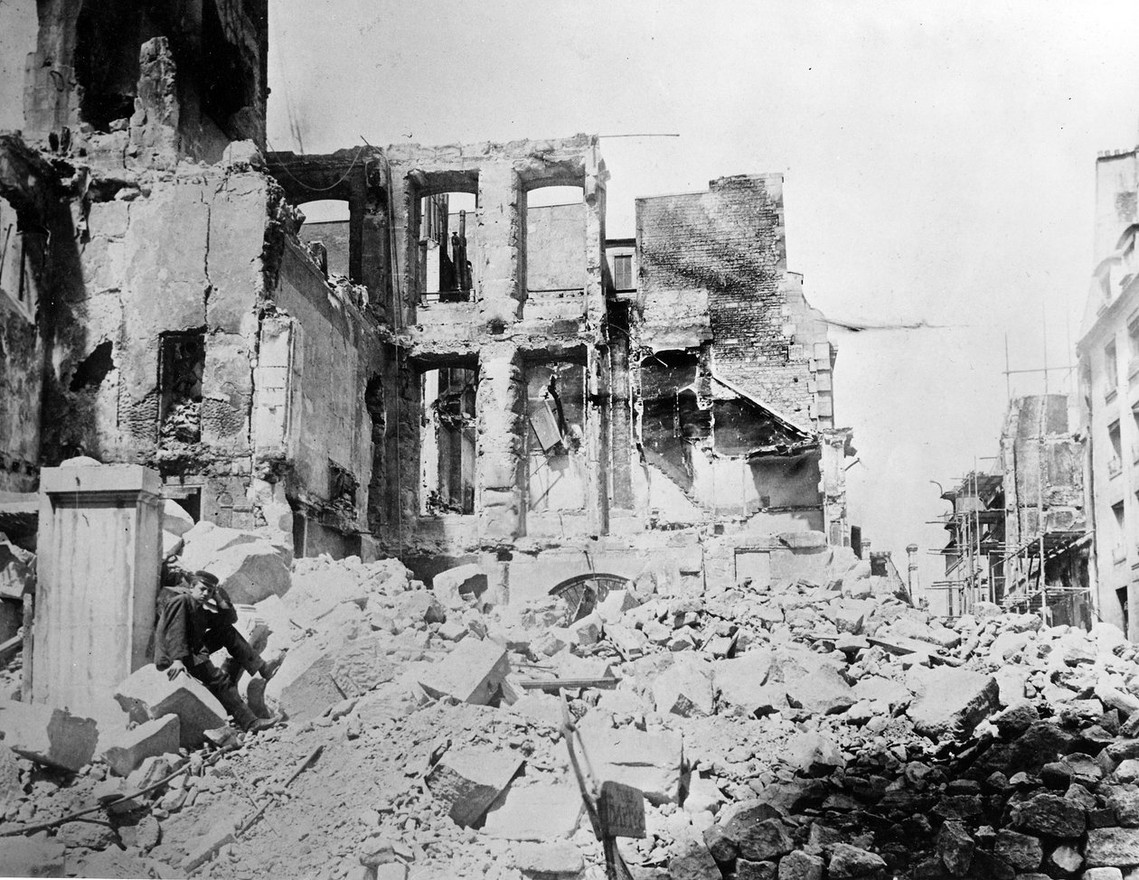 Destruction causée par les forces prussiennes pendant le siège de Paris, 1870 - French Photographer
