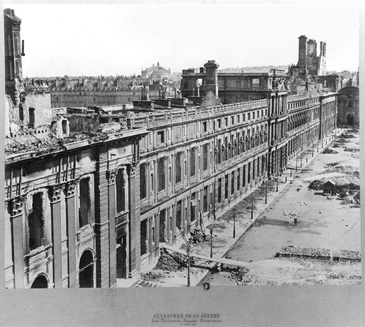 Désastres de la guerre : Les Tuileries pendant la Commune de Paris, 1871 - French Photographer