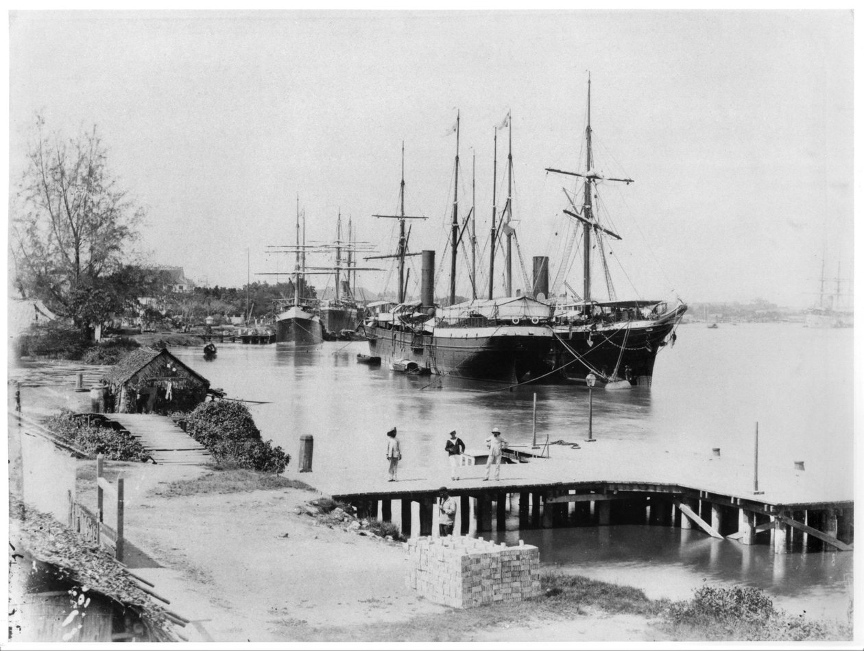 Paquebots des Messageries Maritimes à Saïgon, vers 1900 - French Photographer