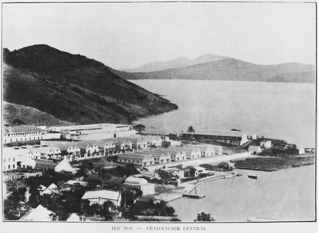 Nouvelle-Calédonie, Île de Nou, la prison centrale, de La Dépêche Coloniale, 1903 - French Photographer