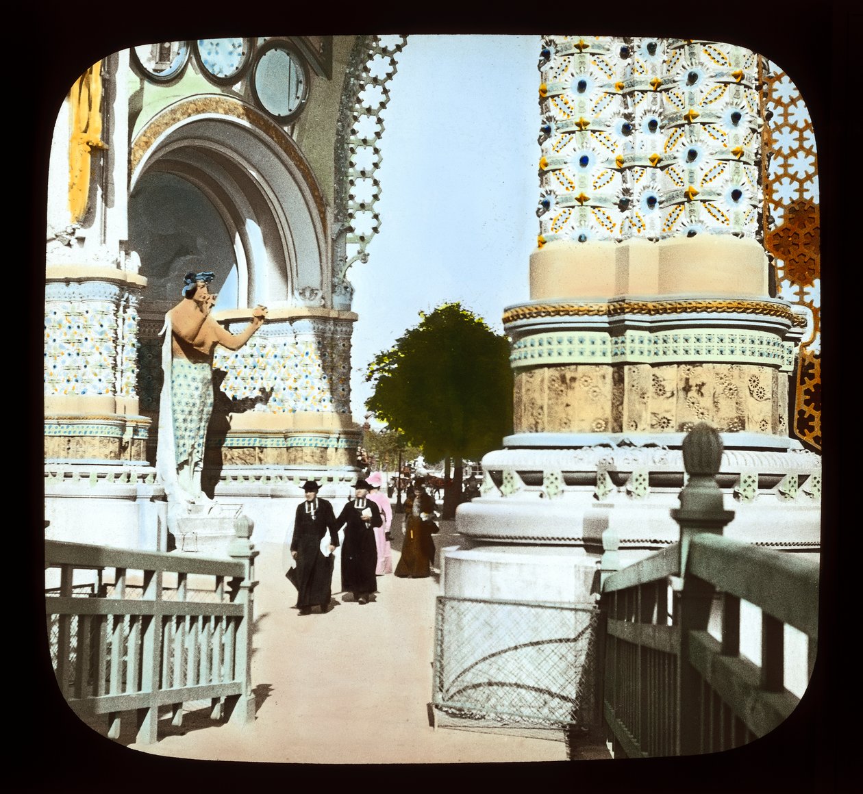 Exposition de Paris : Place de la Concorde, porte d