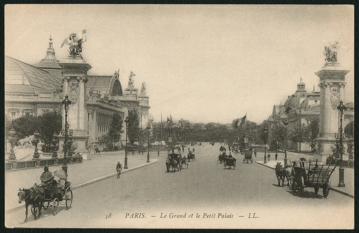 Carte postale représentant le Grand et le Petit Palais, Paris, vers 1900 - French Photographer