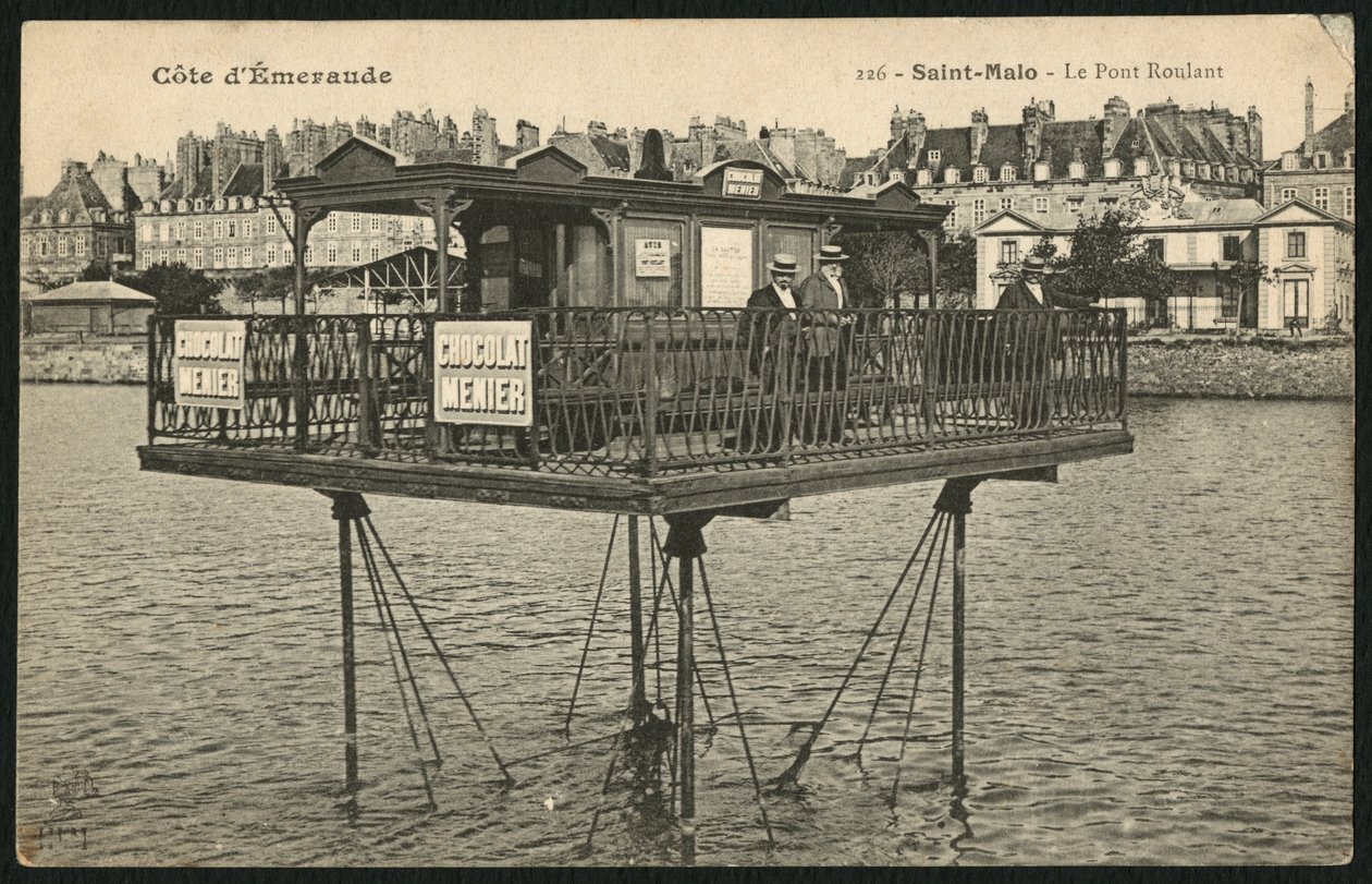 Carte postale représentant le pont mobile à marée haute à Saint-Malo, vers 1900 - French Photographer