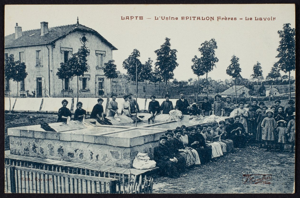 Carte postale représentant le lavoir de l
