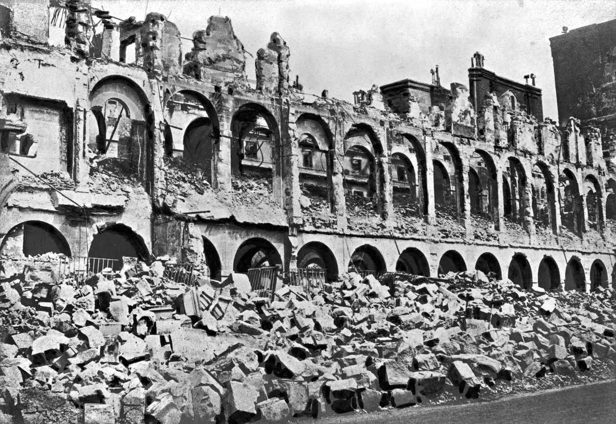 Ruines du ministère des Finances pendant la Commune de Paris, 1871 - French Photographer