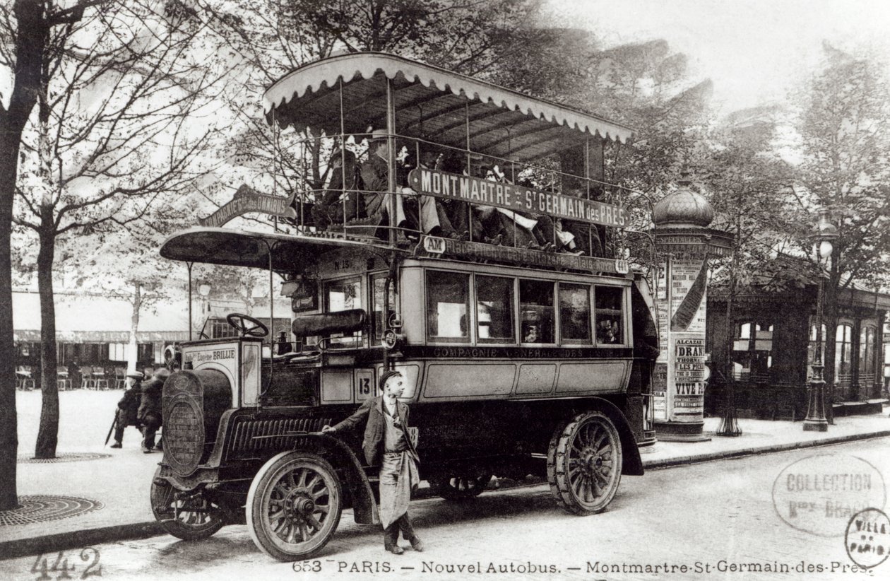 Le nouvel autobus à Paris, 1906 - French Photographer