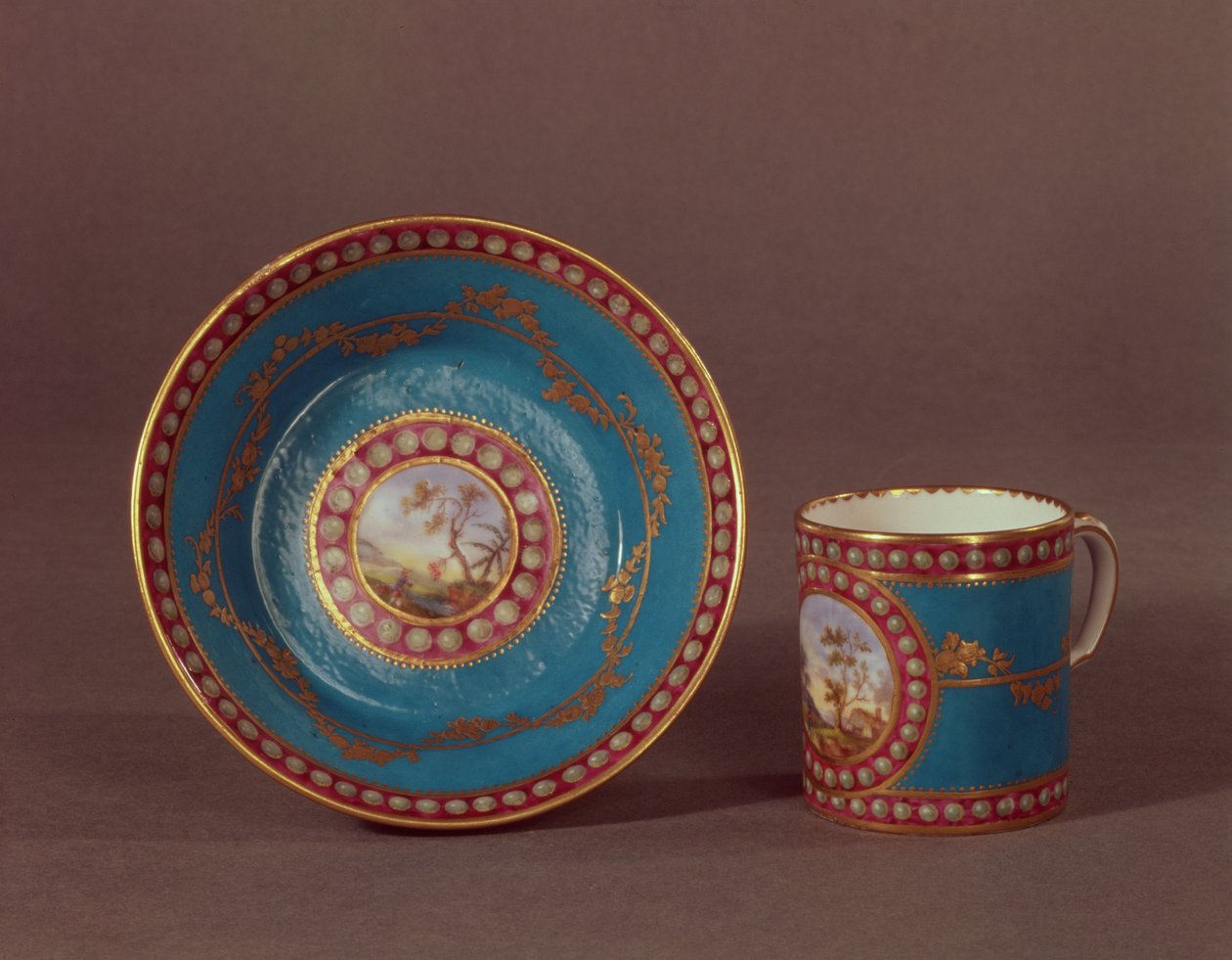 Tasse à café et soucoupe bleu céleste de Sèvres, vers 1780 - French School