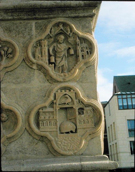 Deux quadrilobes sur le contrefort central gauche de la façade ouest, vers 1220 - French School