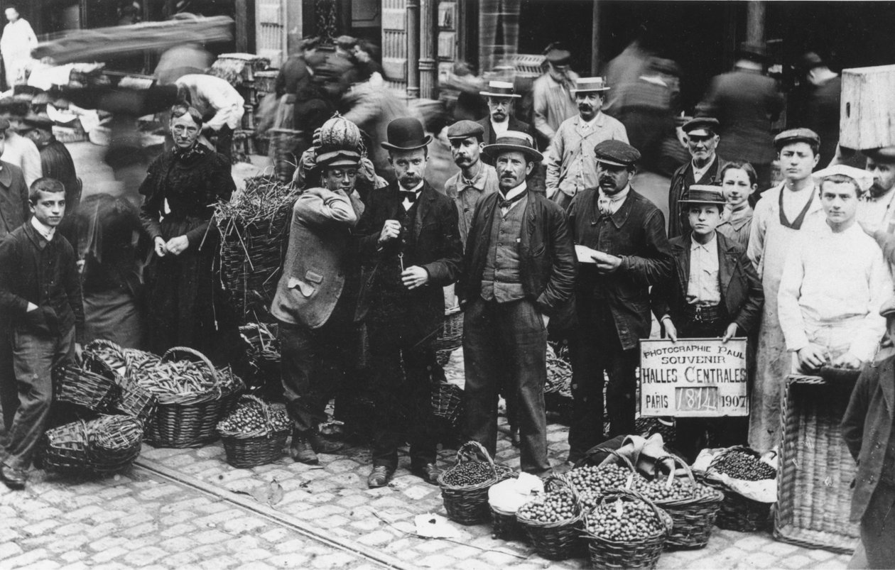 Jardiniers du marché des Halles, Paris, 1907 - French Photographer