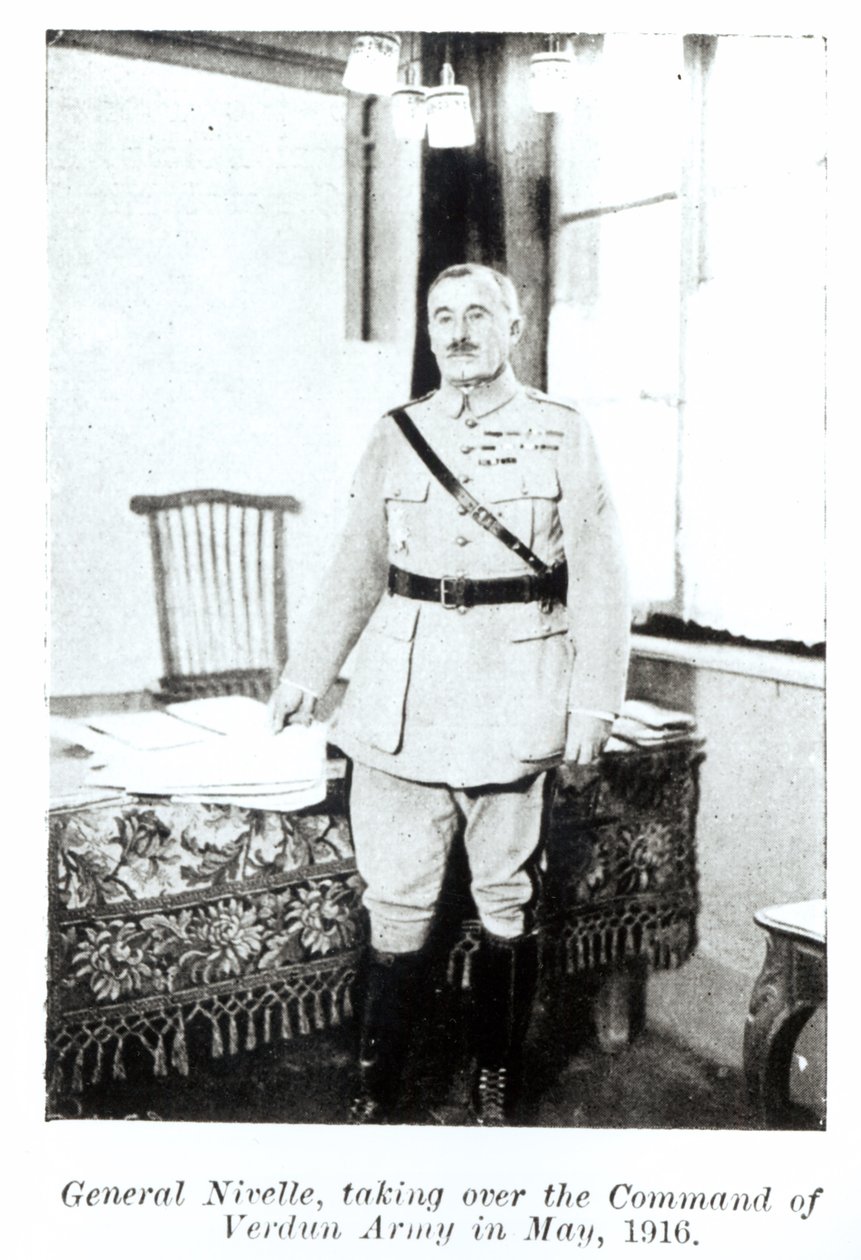 Le général Robert Nivelle (1856-1924) prenant le commandement de l