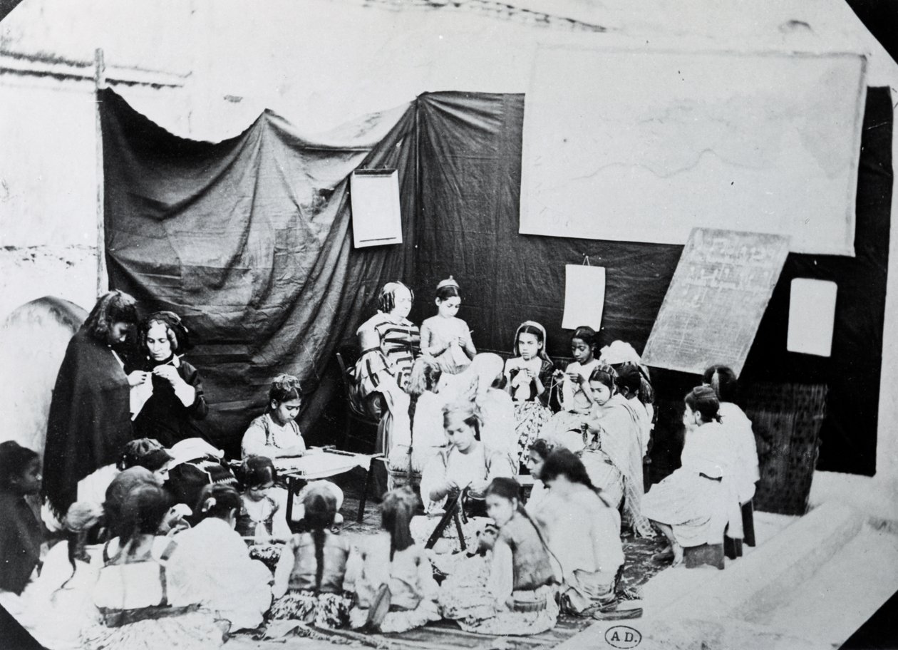 École de filles en Algérie, 1860 - French Photographer