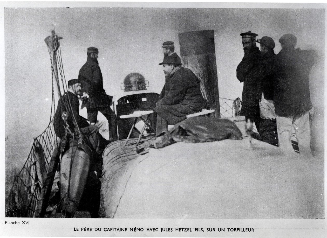 Jules Verne (1828-1905) et Jules Hetzel fils sur une torpille - French Photographer